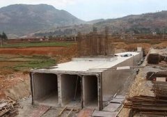 �亭�ڳ��е��¾C�Ϲ��Ƚ��O�еă���